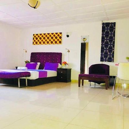 Zunox Guest House Фрийтаун Екстериор снимка