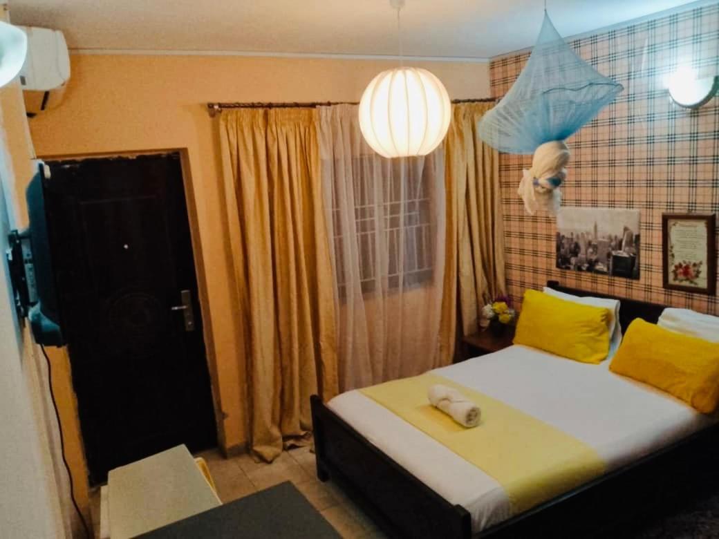 Zunox Guest House Фрийтаун Екстериор снимка