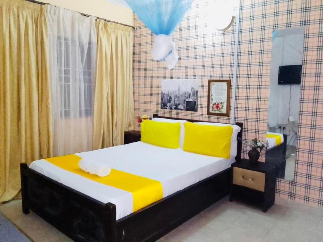 Zunox Guest House Фрийтаун Екстериор снимка