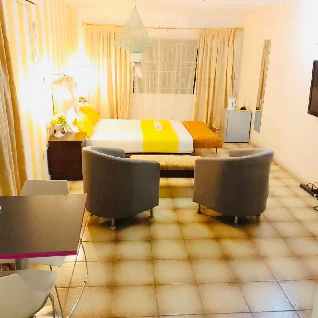 Zunox Guest House Фрийтаун Екстериор снимка