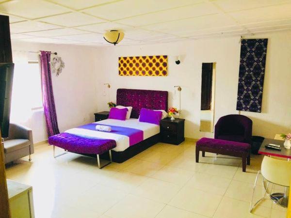 Zunox Guest House Фрийтаун Екстериор снимка
