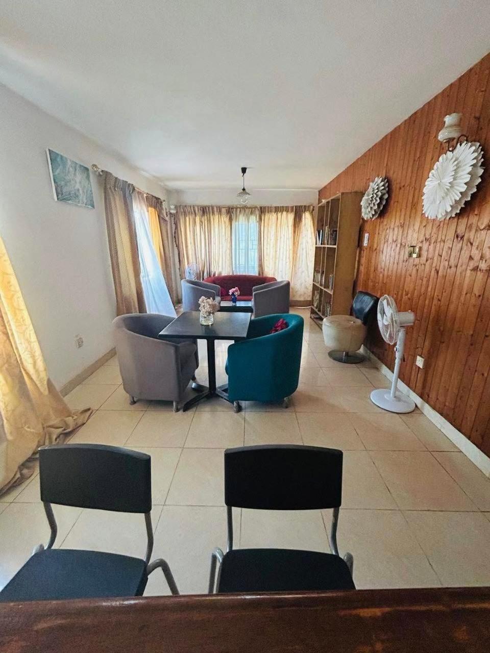 Zunox Guest House Фрийтаун Екстериор снимка