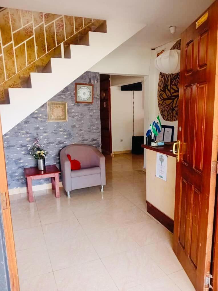 Zunox Guest House Фрийтаун Екстериор снимка