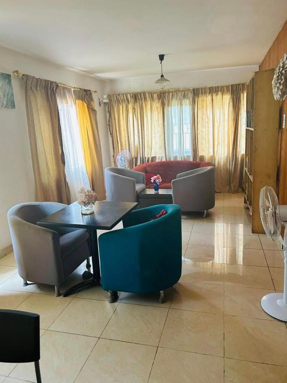Zunox Guest House Фрийтаун Екстериор снимка