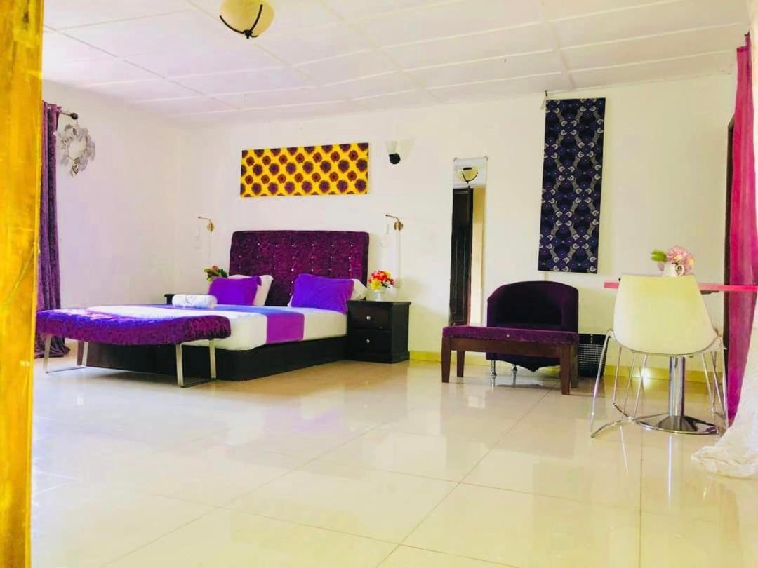 Zunox Guest House Фрийтаун Екстериор снимка
